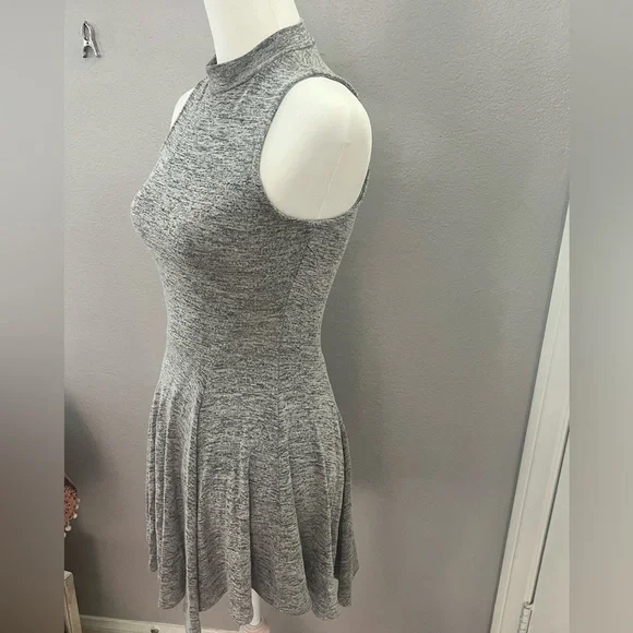 Windsor | grey mini dress | size med | circle skirt, high neck, sleeveless GUC - Picture 5 of 7